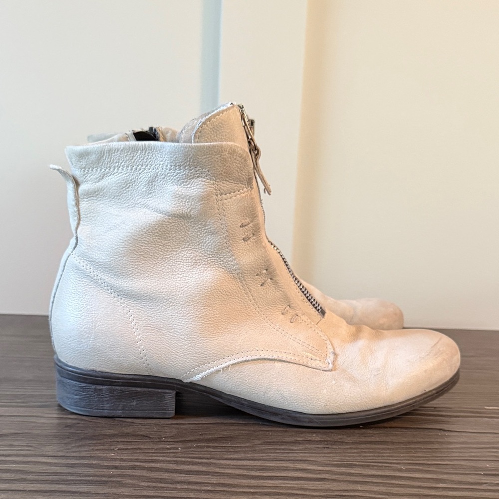 Miz Mooz - Leather Wide Width Zip Front Ankle Boots - Story- Cream - EU 42